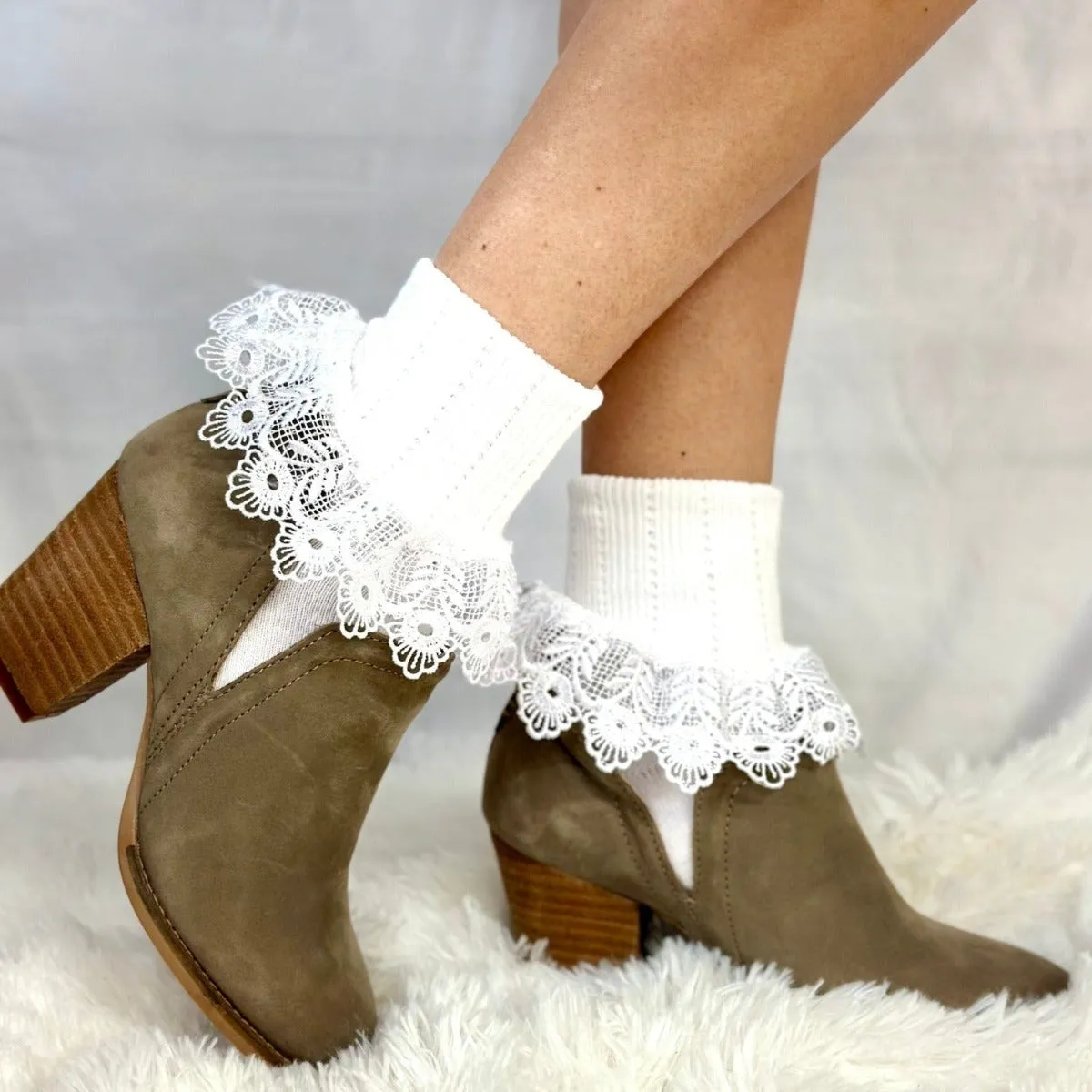 BLOSSOM  lace cuff socks - white