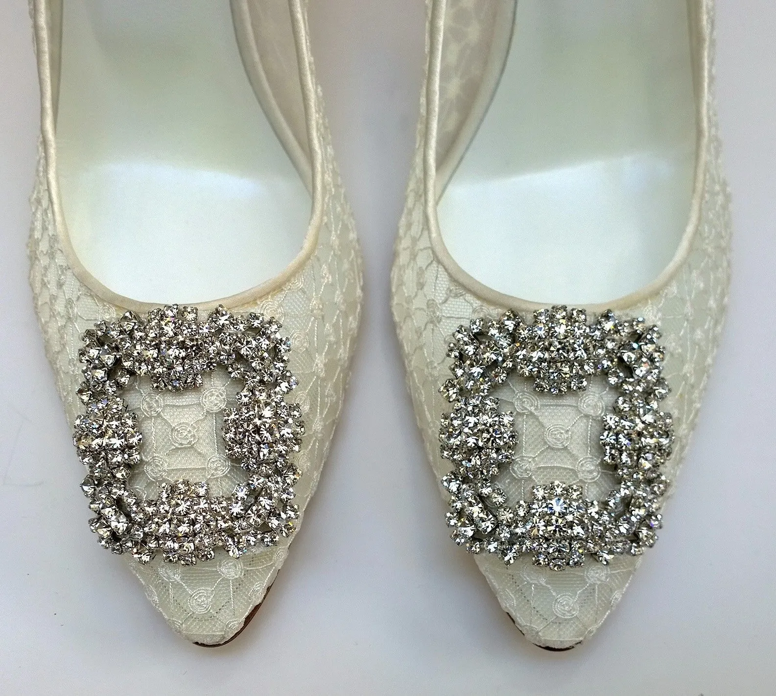 Manolo Blahnik Hangisi Lace 90 in Cream Lace Heels