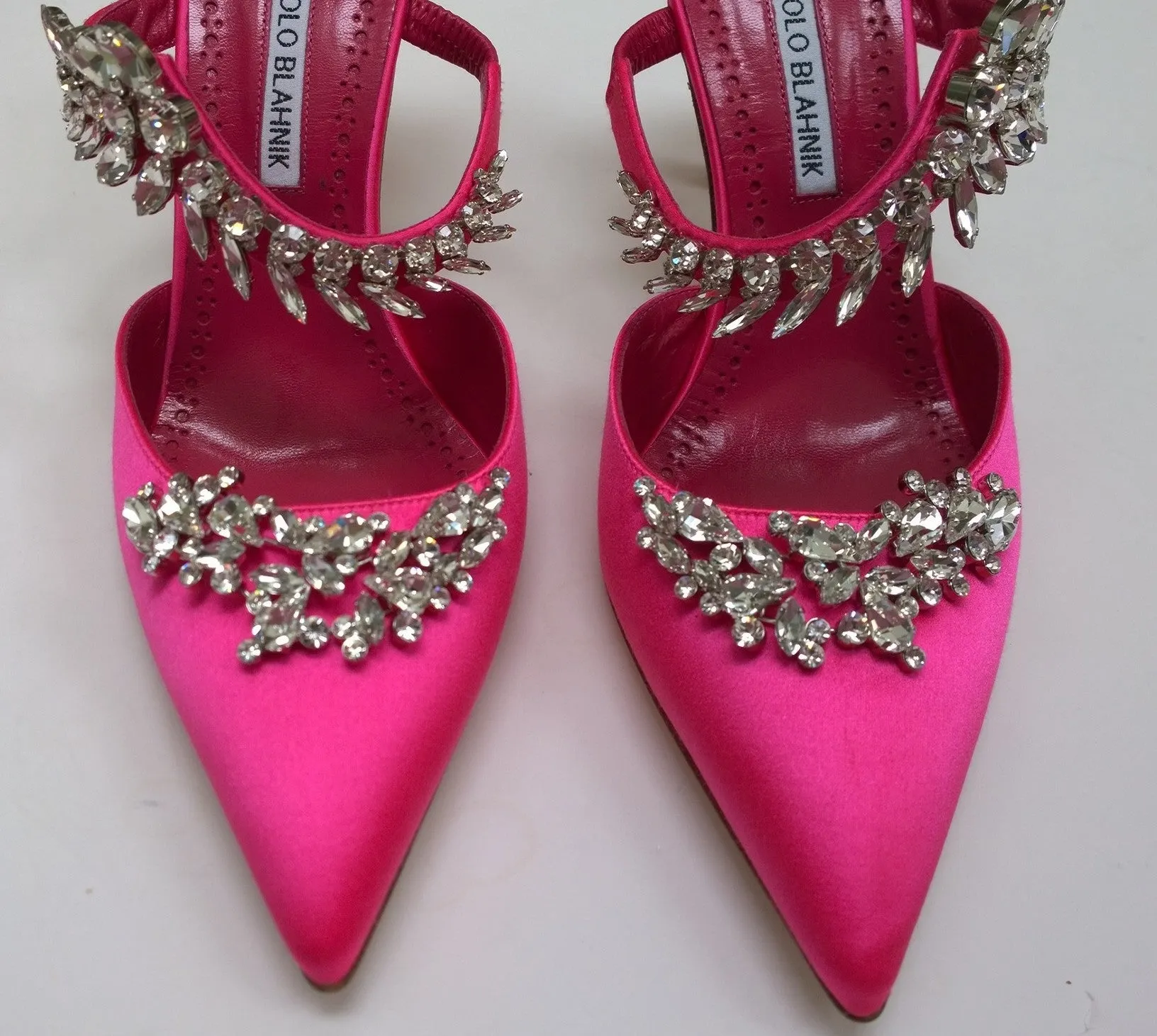 Manolo Blahnik Lurum 90 Heels in Pink Satin with Strass Rhinestone Mules