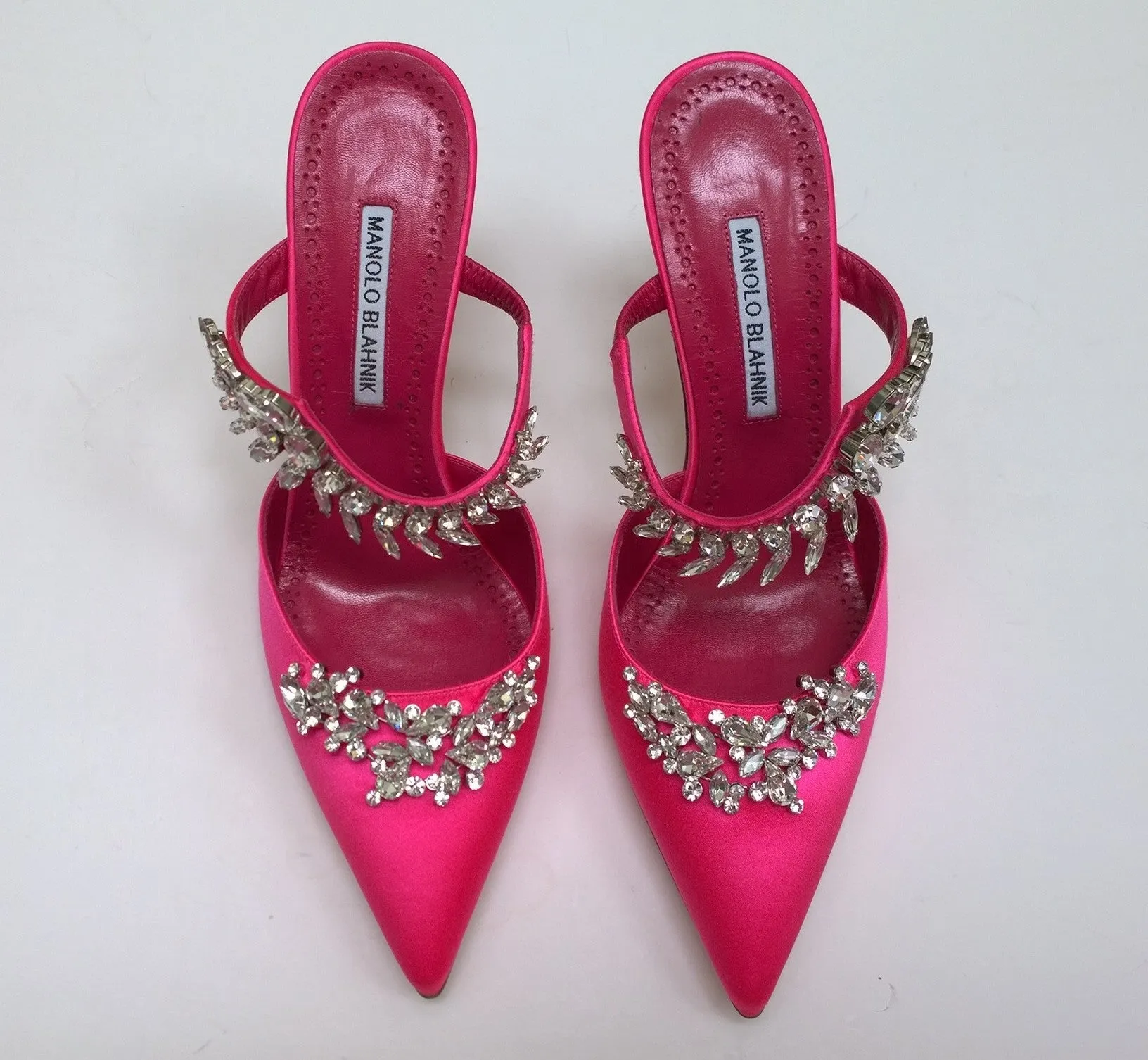 Manolo Blahnik Lurum 90 Heels in Pink Satin with Strass Rhinestone Mules